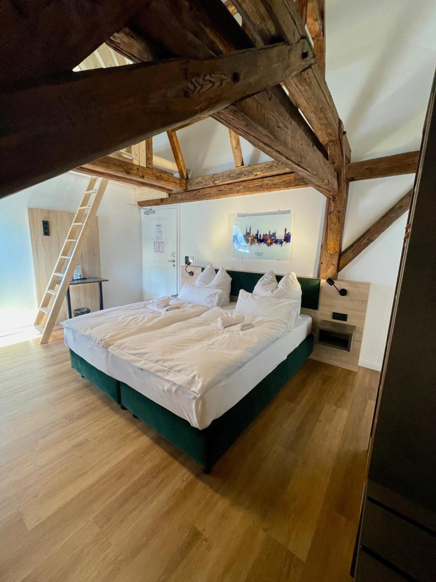 Hopfenhotel Am Adenauerufer 3*